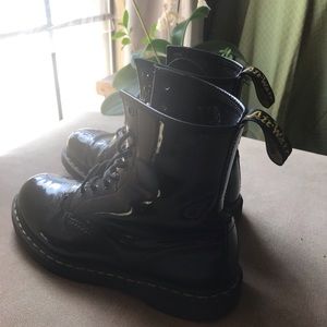 Dr. Martens - WOMEN'S 1460 PATENT